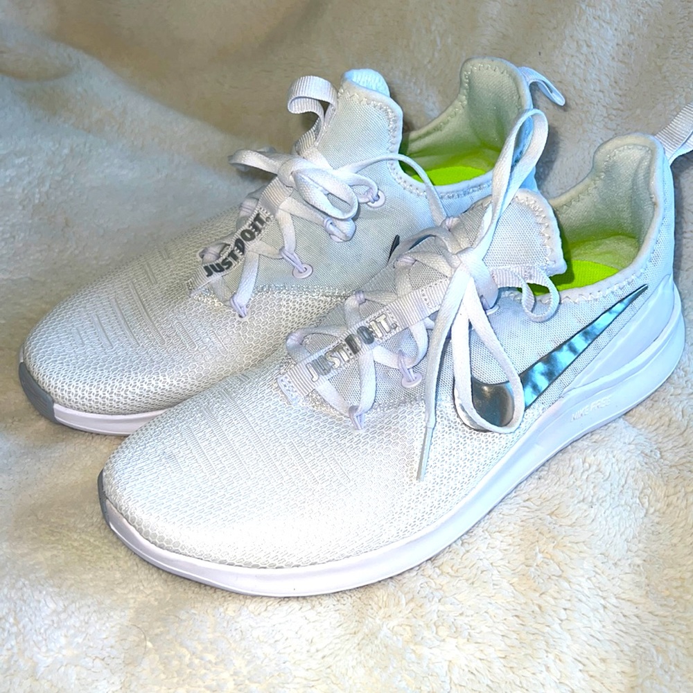 NIKE TRAINING TENNIS SHOES WOMEN SIZE 9